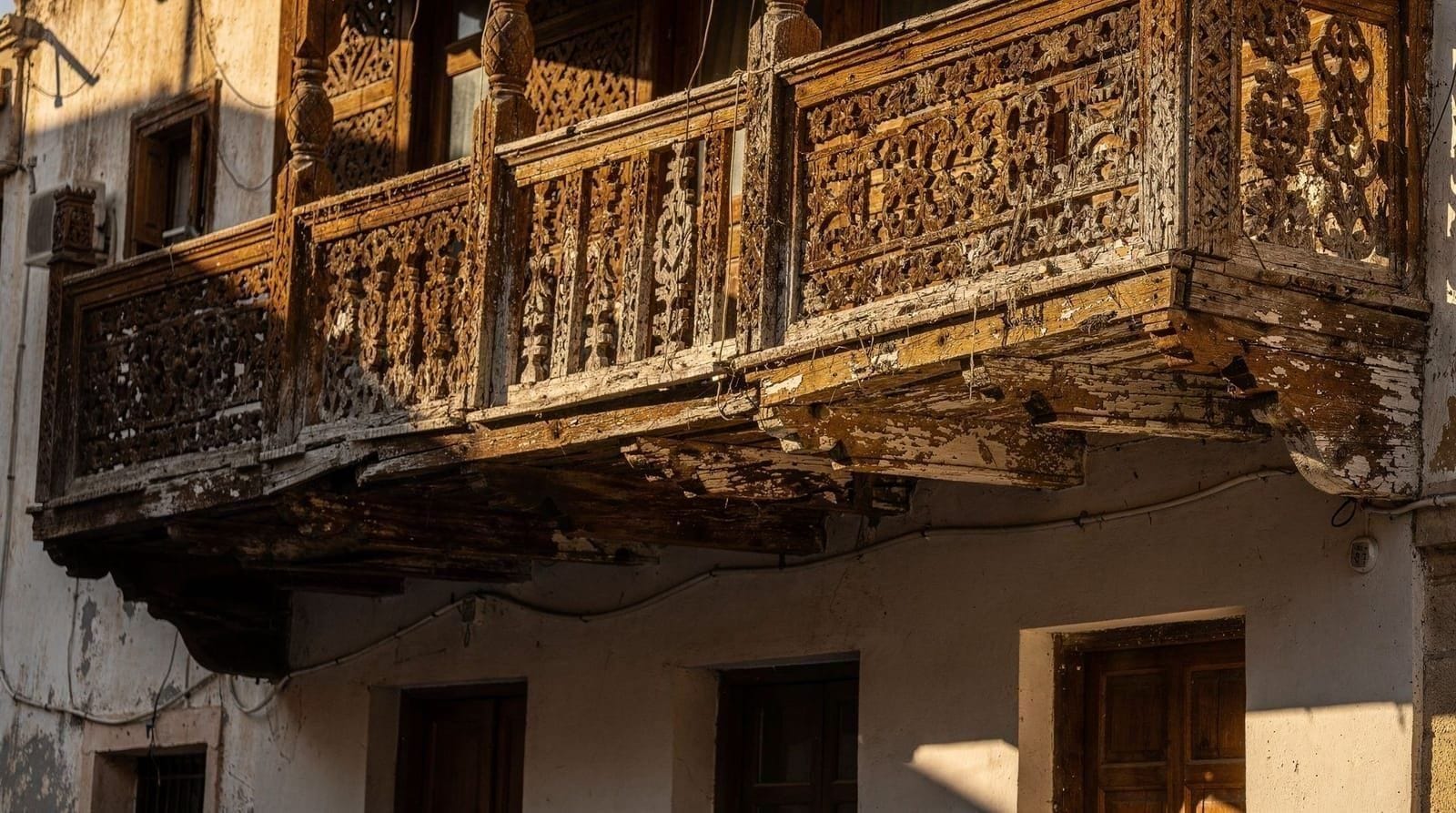 Reading Tbilisi's balconies