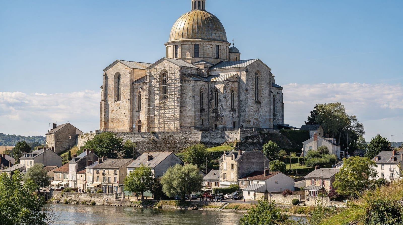 Bagrati Cathedral and why UNESCO delisted it