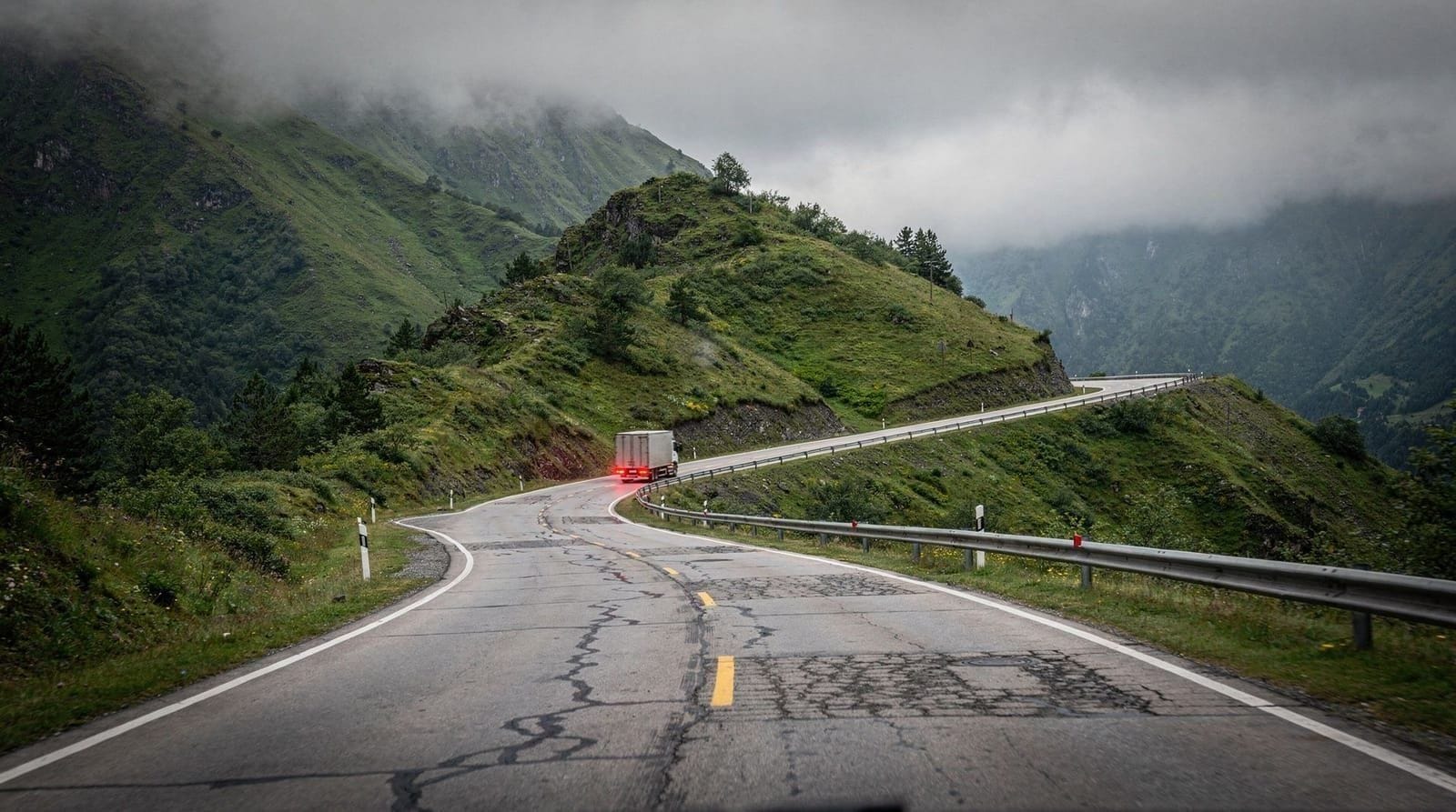 Driving in Georgia: rules, roads and habits
