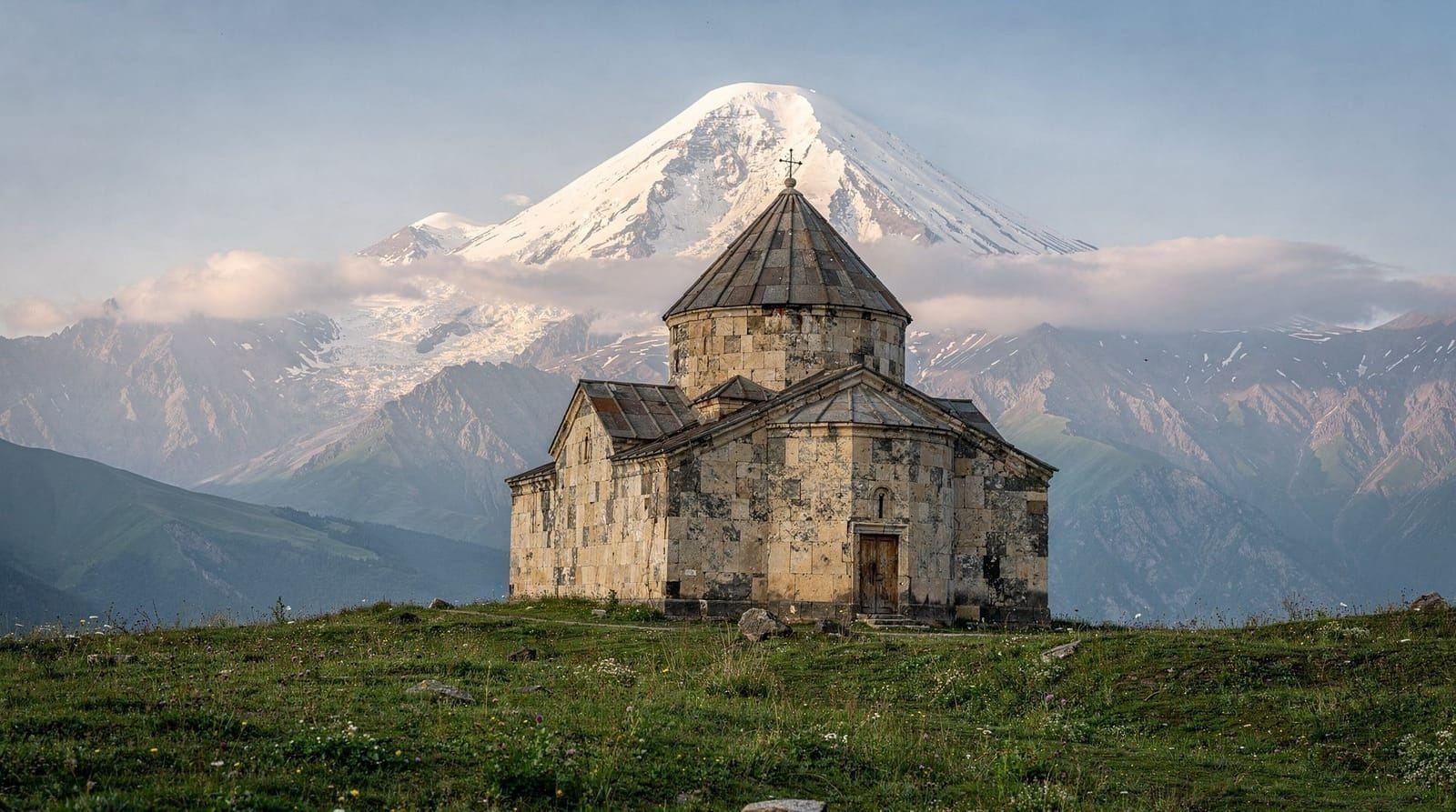 Gergeti Trinity Church: how to reach it
