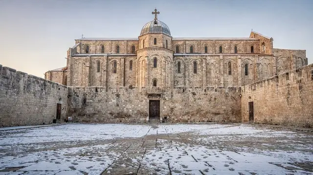 Svetitskhoveli Cathedral, Mtskheta: the tomb of Christ's robe