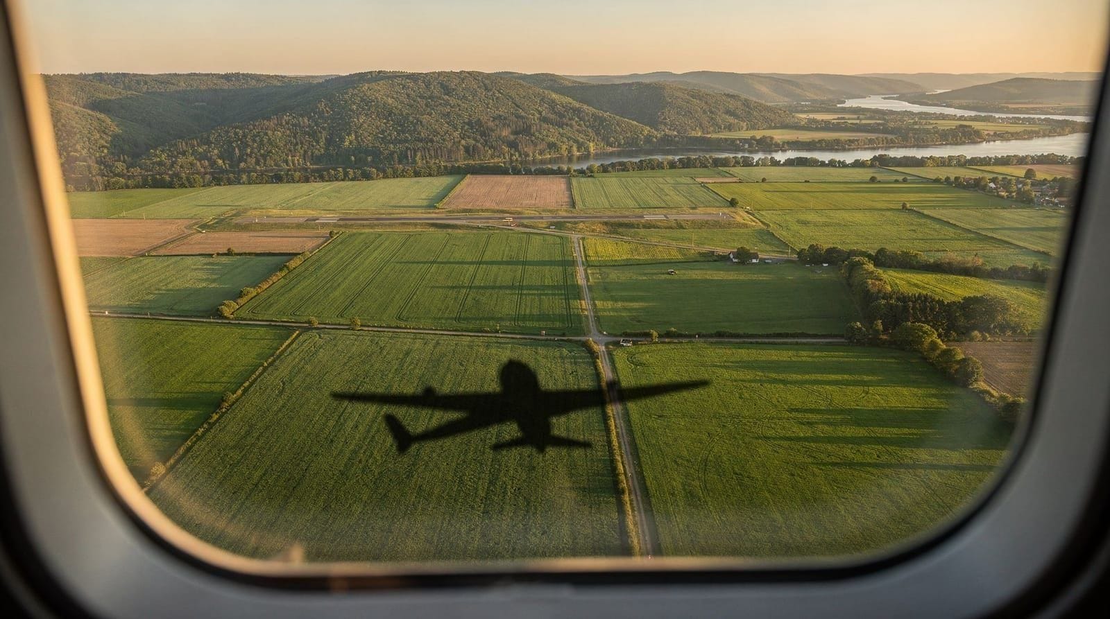 Flying into Tbilisi or Kutaisi: which airport should you book?